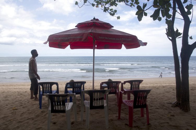 Thu. 8:22 a.m.: Bali reopens to foreign travelers as COVID-19 surge subsides